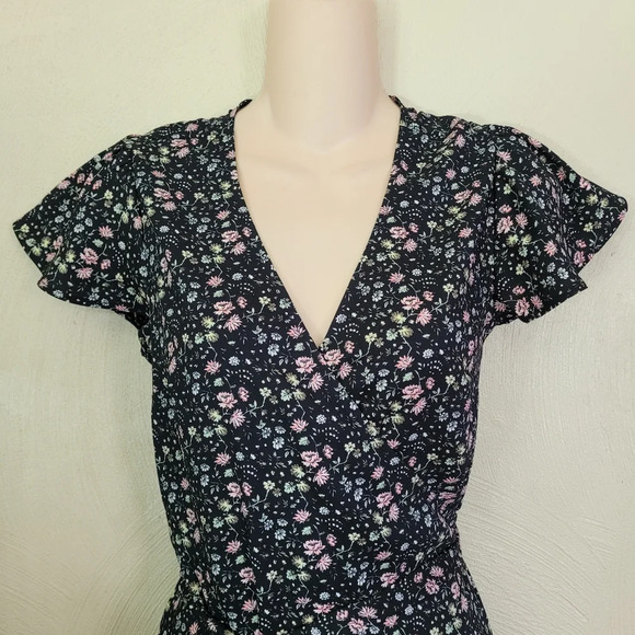 LOFT Black Floral Wrap Flutter Sleeve Dress with pockets Size Women's 0 Petite - Picture 6 of 13